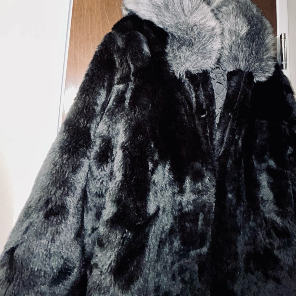 Faux Fur Scalloped Bottom Jacket GrayCollar/Sleeves New nice lining & pockets - Picture 3 of 12